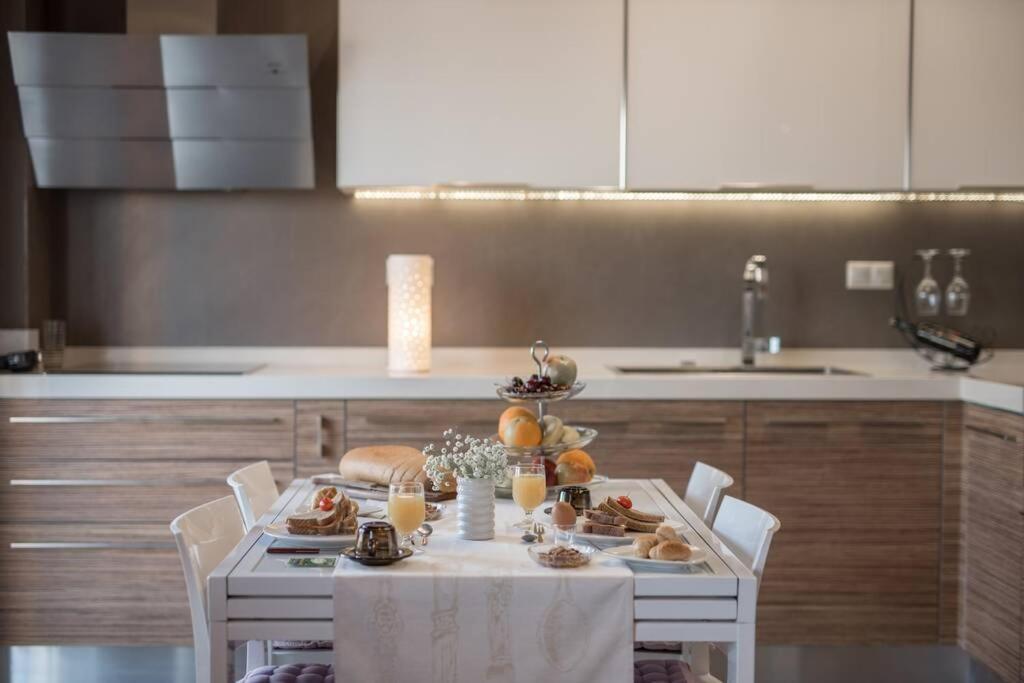 Ioanna Bayview Luxury Apartment เอียราเปตรา ภายนอก รูปภาพ