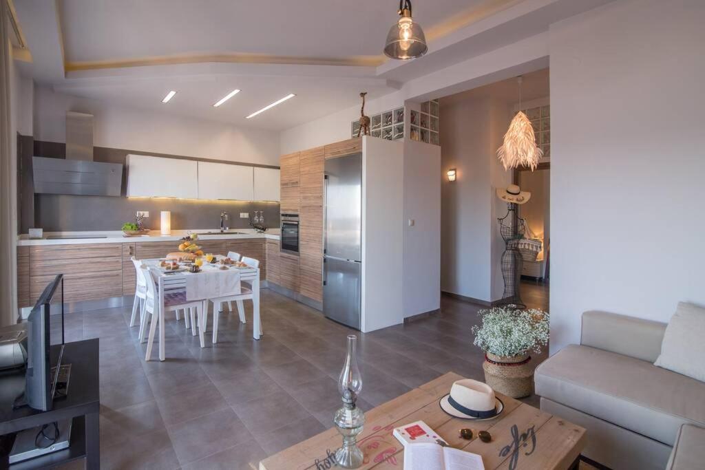 Ioanna Bayview Luxury Apartment เอียราเปตรา ภายนอก รูปภาพ